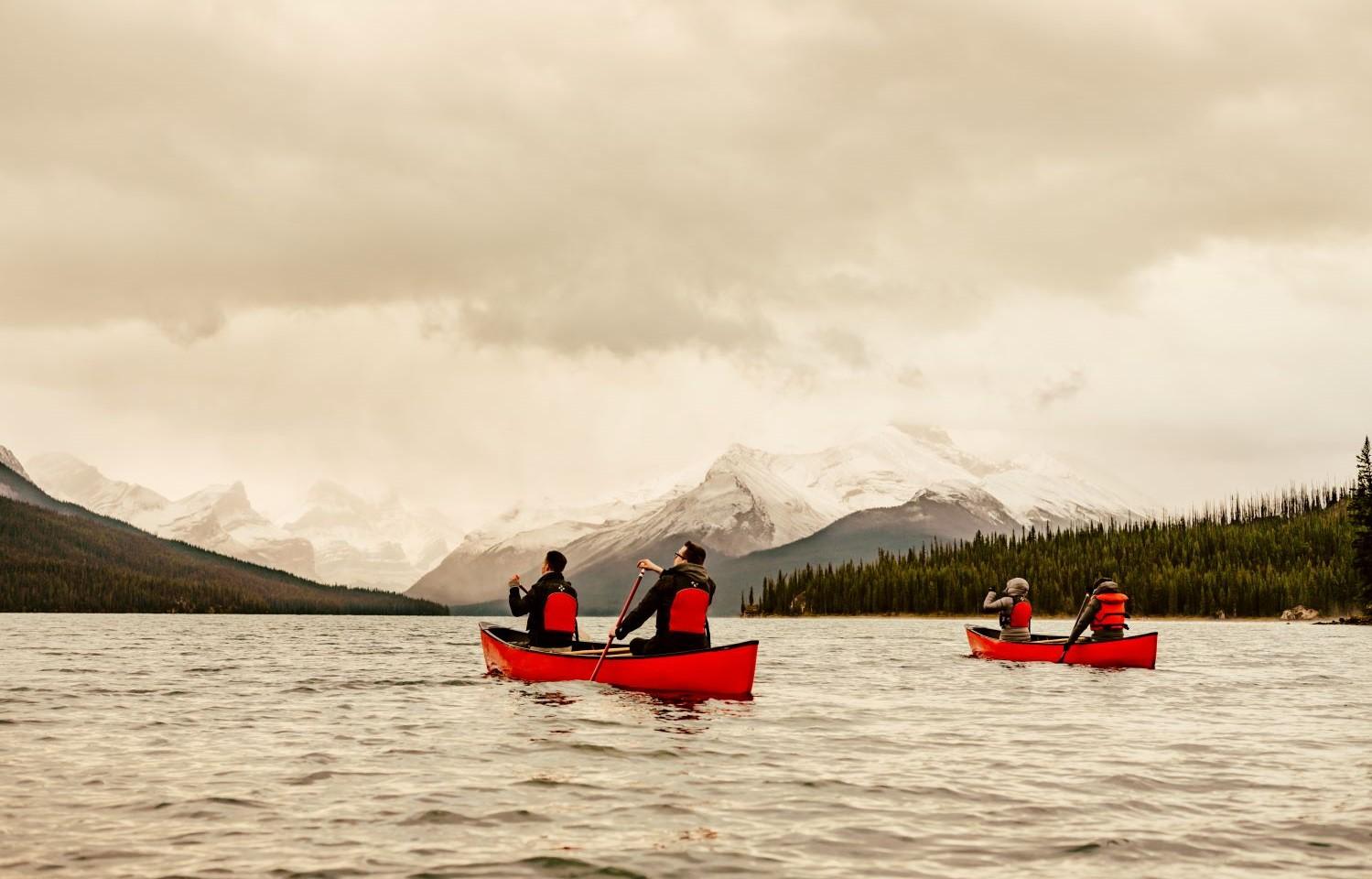 canoeing at lake louise