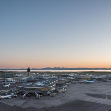 YVR and Destination Canada Sign Historic Agreement to  Promote Tourism and Trade 